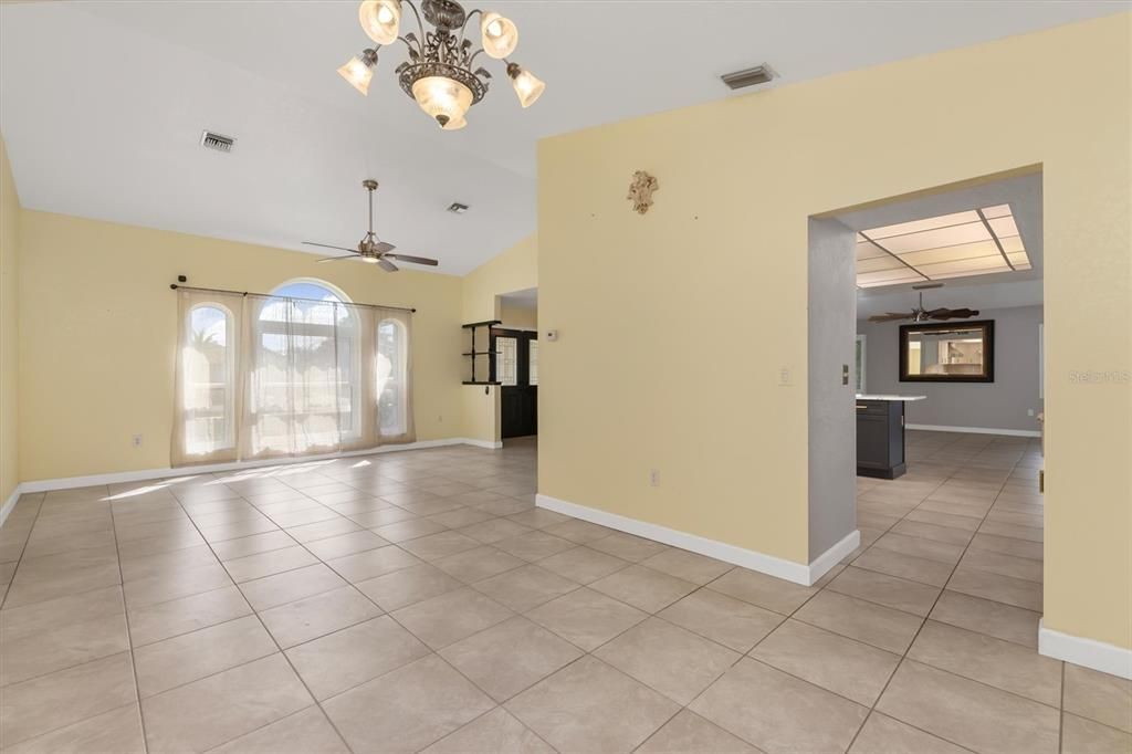 En Venta: $529,900 (3 camas, 2 baños, 2360 Pies cuadrados)