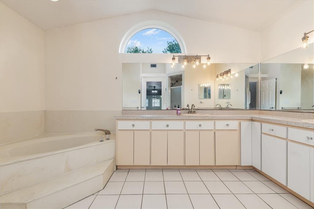 En Venta: $529,900 (3 camas, 2 baños, 2360 Pies cuadrados)