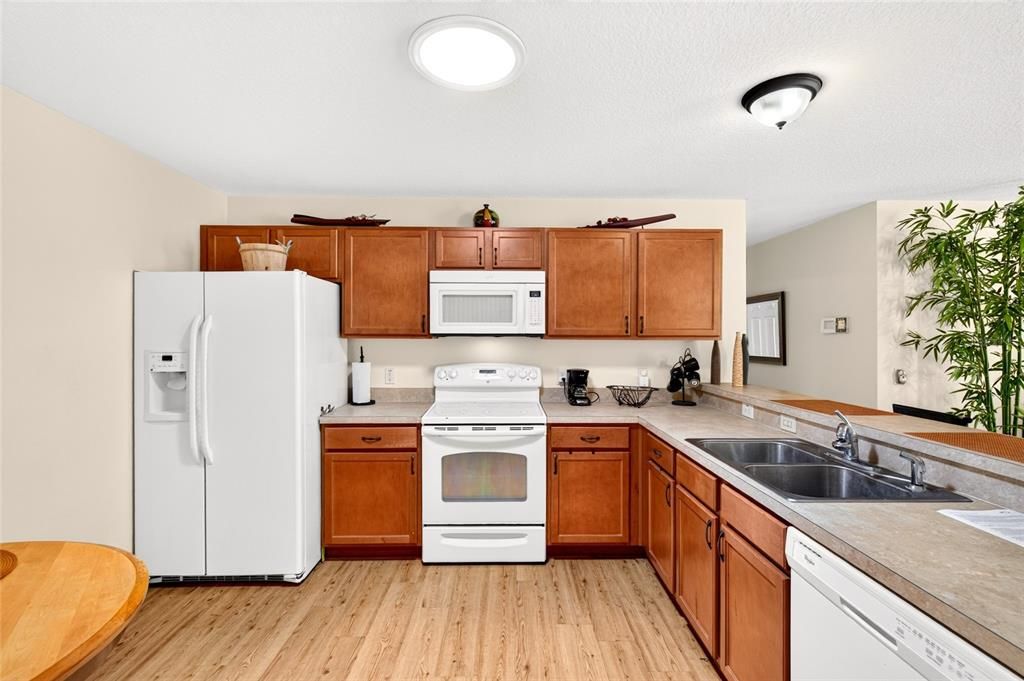 For Sale: $265,000 (2 beds, 2 baths, 1156 Square Feet)