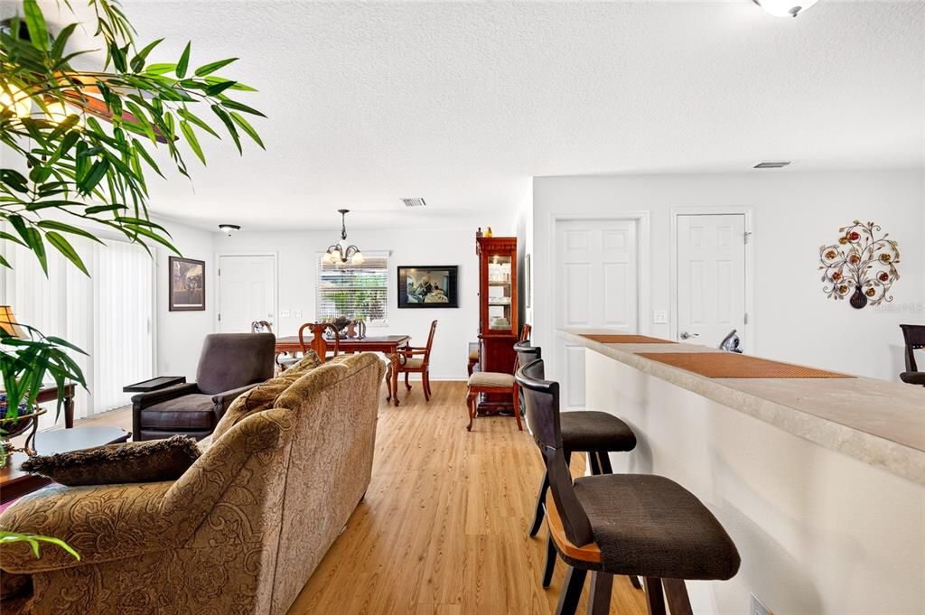 For Sale: $265,000 (2 beds, 2 baths, 1156 Square Feet)