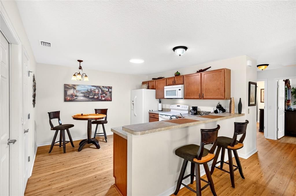 For Sale: $265,000 (2 beds, 2 baths, 1156 Square Feet)