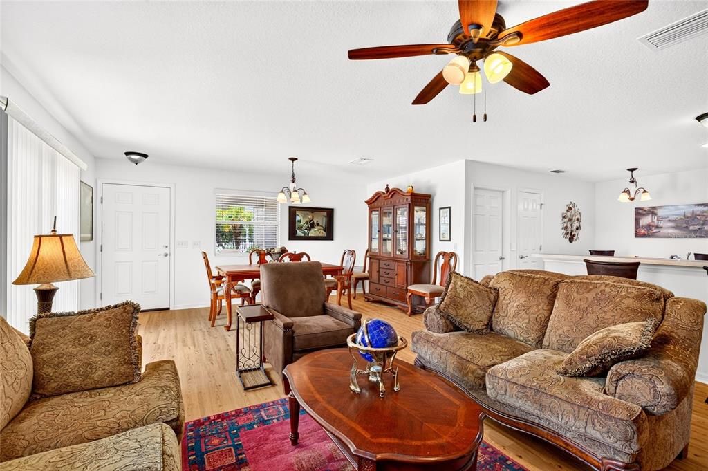 For Sale: $265,000 (2 beds, 2 baths, 1156 Square Feet)