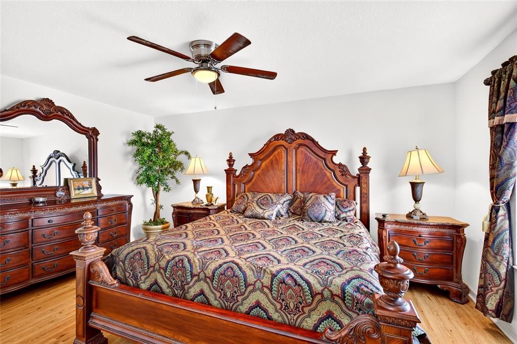 For Sale: $265,000 (2 beds, 2 baths, 1156 Square Feet)