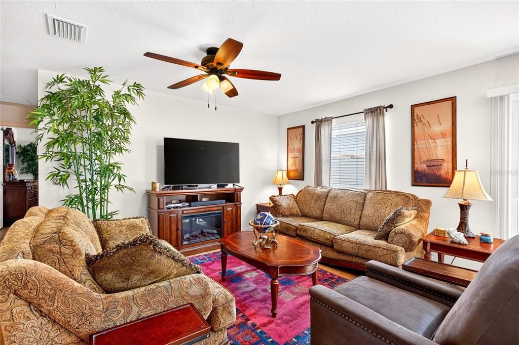 For Sale: $265,000 (2 beds, 2 baths, 1156 Square Feet)