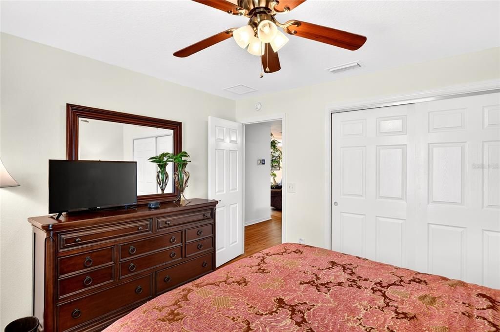 For Sale: $265,000 (2 beds, 2 baths, 1156 Square Feet)
