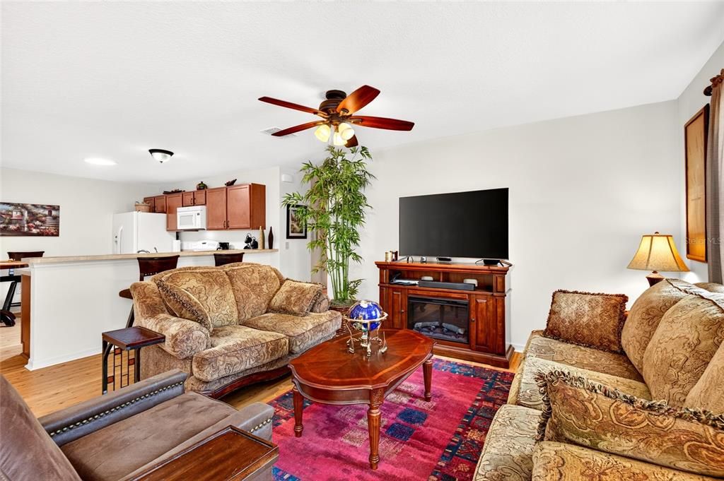 For Sale: $265,000 (2 beds, 2 baths, 1156 Square Feet)
