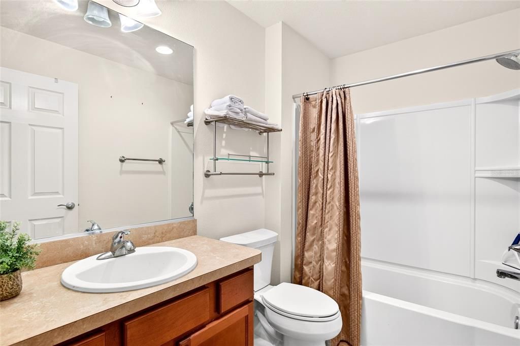 For Sale: $265,000 (2 beds, 2 baths, 1156 Square Feet)