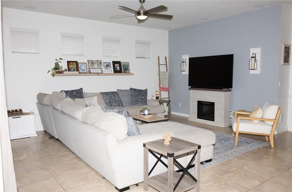 For Sale: $459,000 (3 beds, 2 baths, 1978 Square Feet)