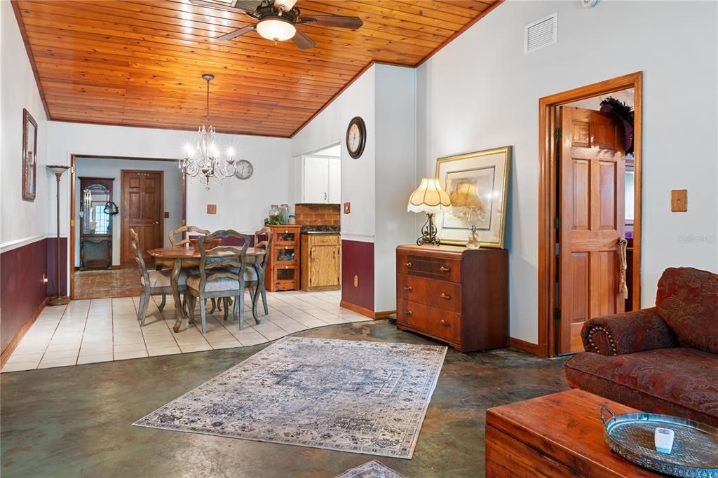 For Sale: $339,500 (4 beds, 3 baths, 2135 Square Feet)