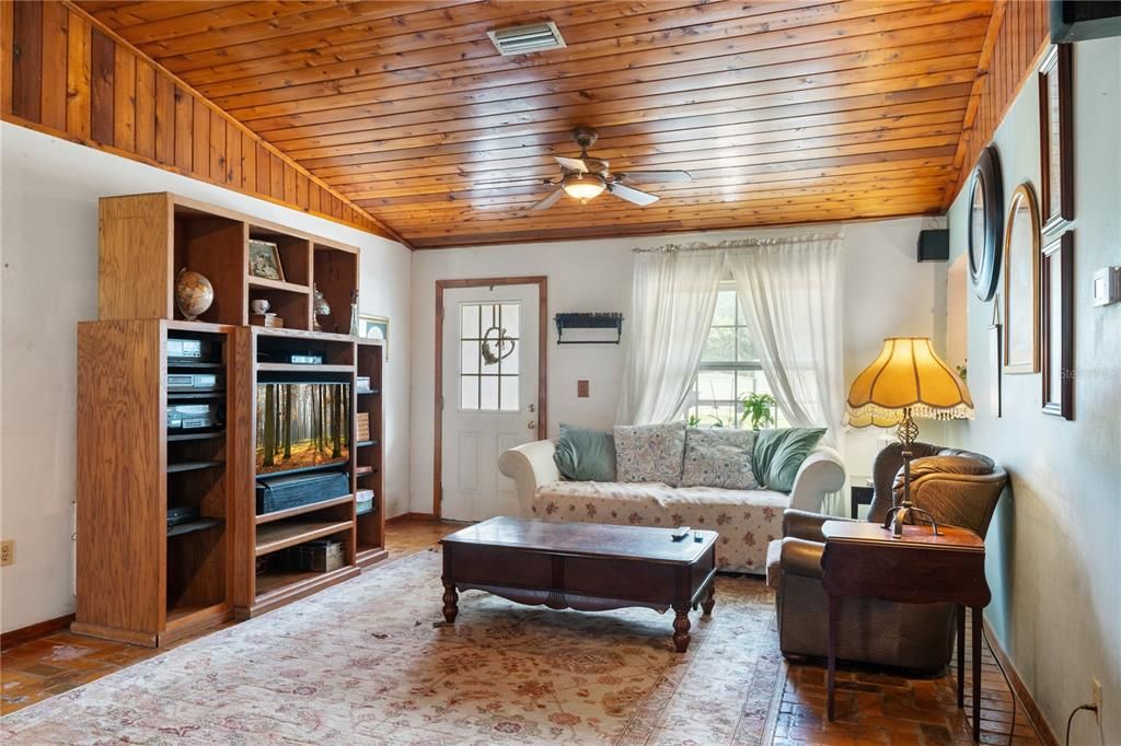 For Sale: $339,500 (4 beds, 3 baths, 2135 Square Feet)