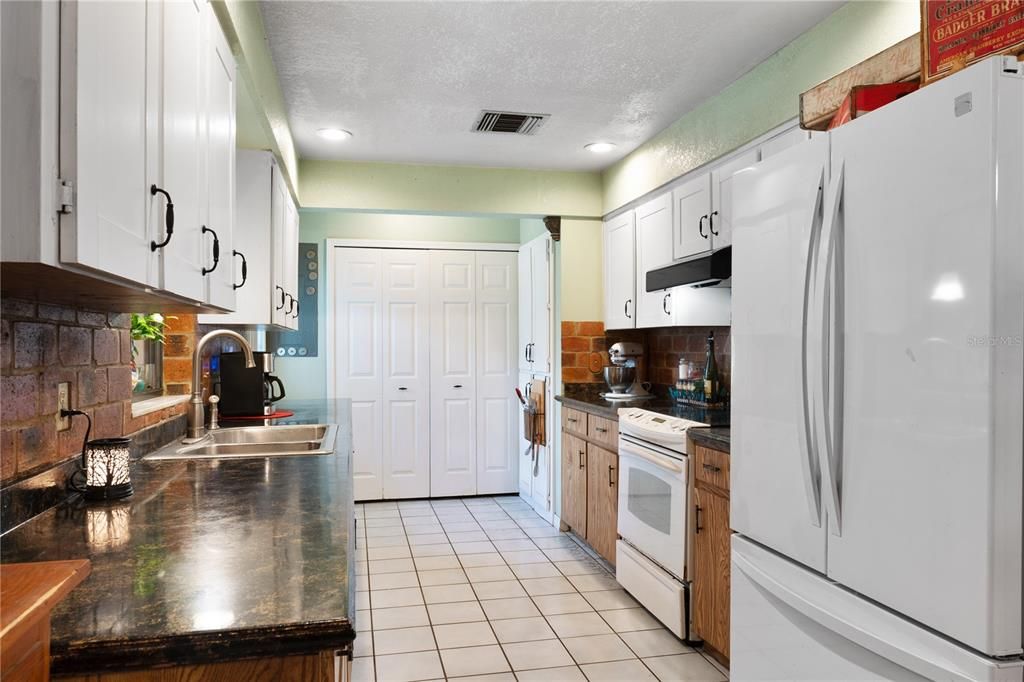 For Sale: $339,500 (4 beds, 3 baths, 2135 Square Feet)