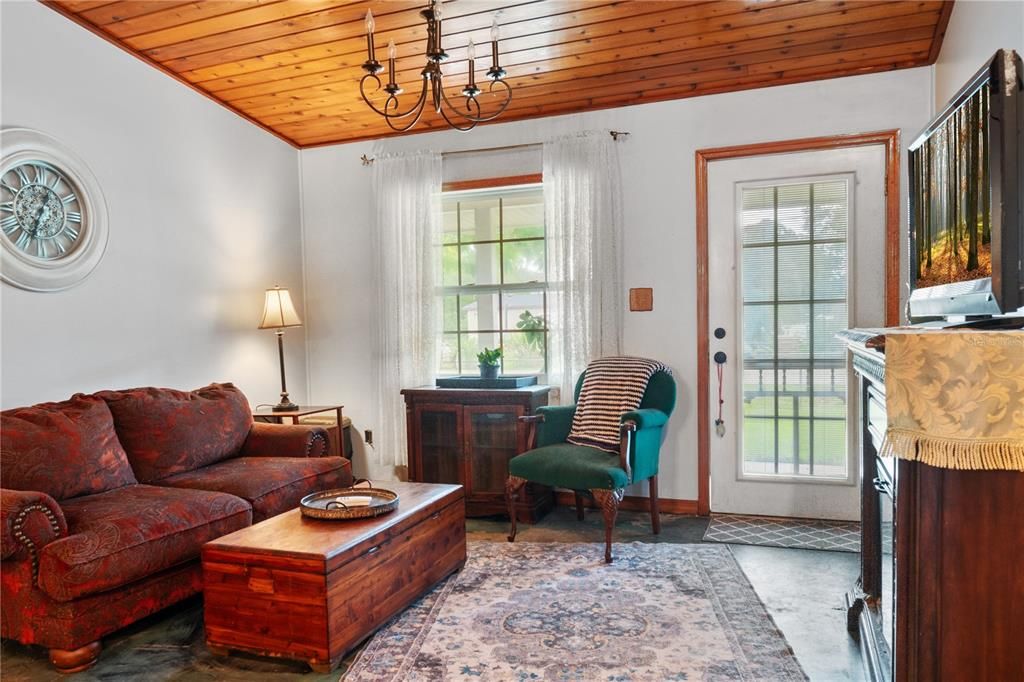 For Sale: $339,500 (4 beds, 3 baths, 2135 Square Feet)