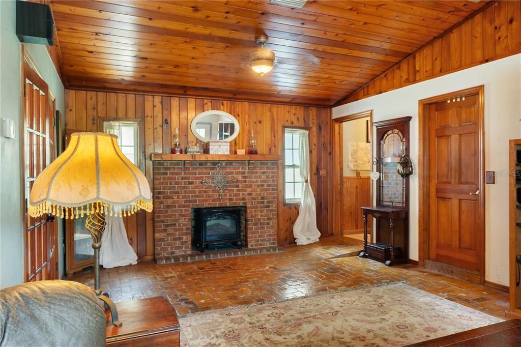 For Sale: $339,500 (4 beds, 3 baths, 2135 Square Feet)