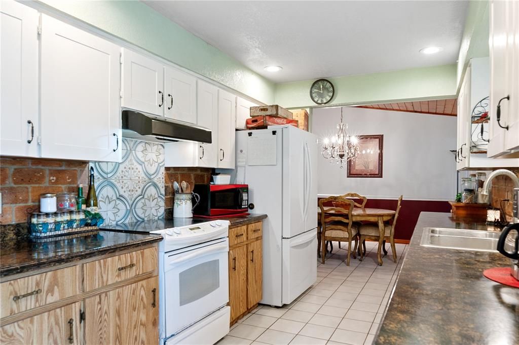 For Sale: $339,500 (4 beds, 3 baths, 2135 Square Feet)