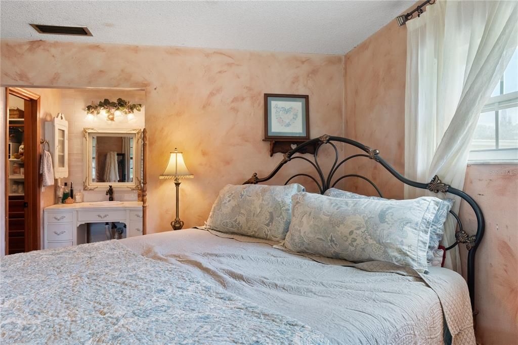 For Sale: $339,500 (4 beds, 3 baths, 2135 Square Feet)
