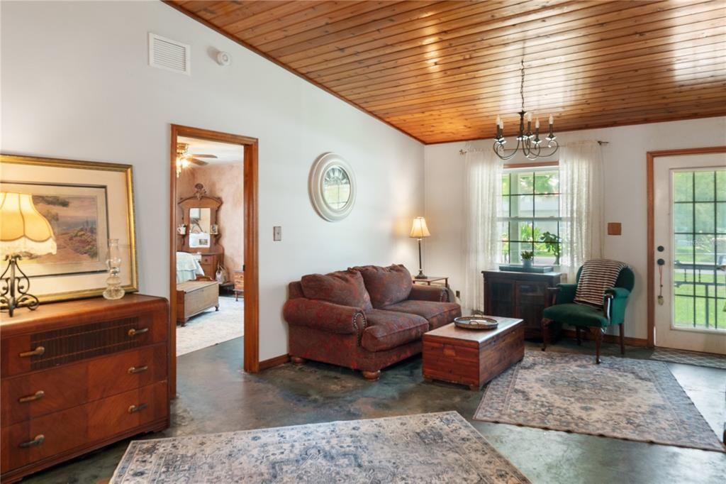 For Sale: $339,500 (4 beds, 3 baths, 2135 Square Feet)