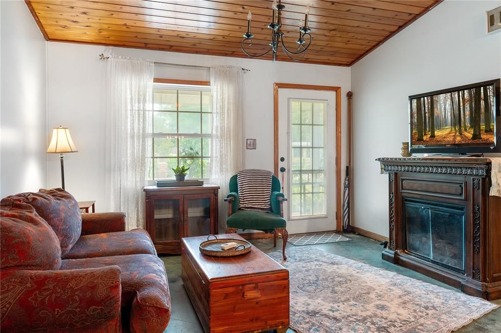 For Sale: $339,500 (4 beds, 3 baths, 2135 Square Feet)
