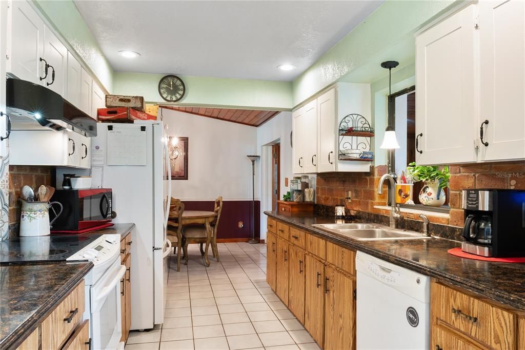For Sale: $339,500 (4 beds, 3 baths, 2135 Square Feet)