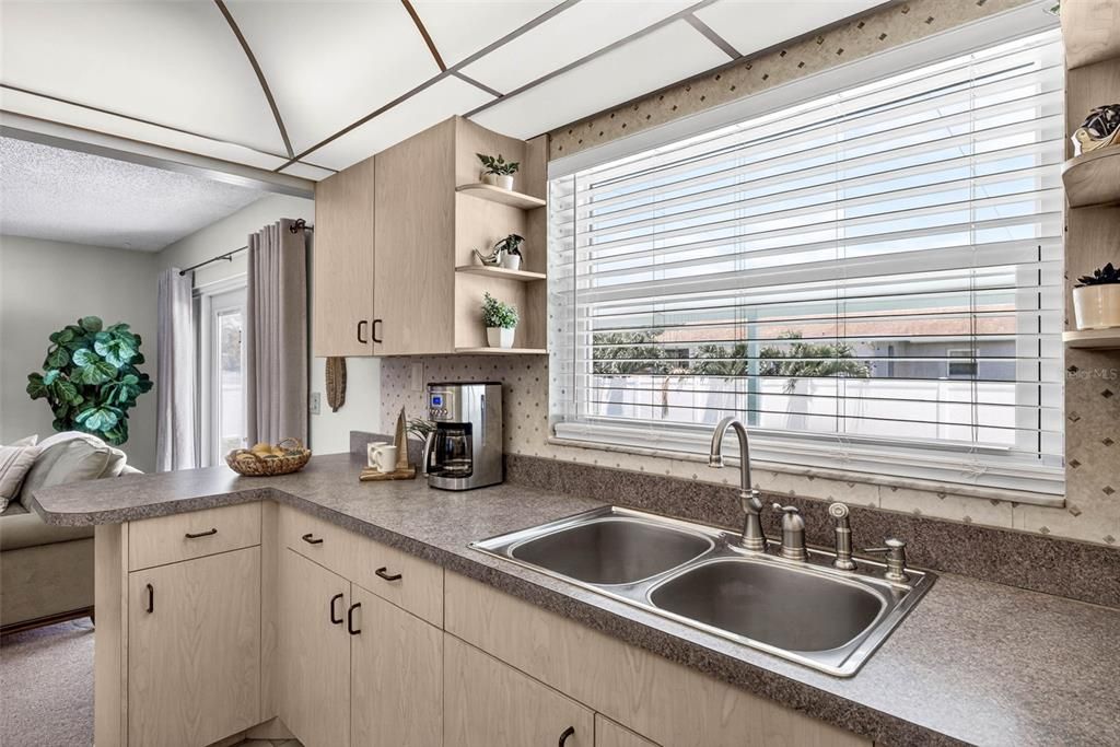 На продажу: $485,000 (3 спален, 2 ванн, 1556 Квадратных фут)