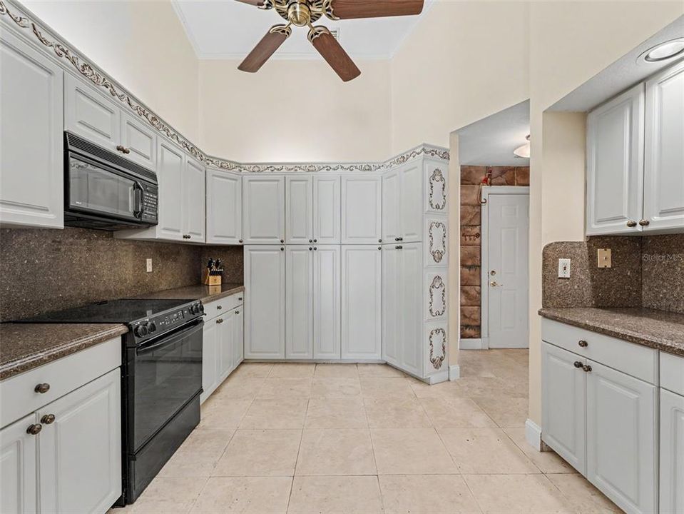 For Sale: $625,000 (4 beds, 2 baths, 2860 Square Feet)