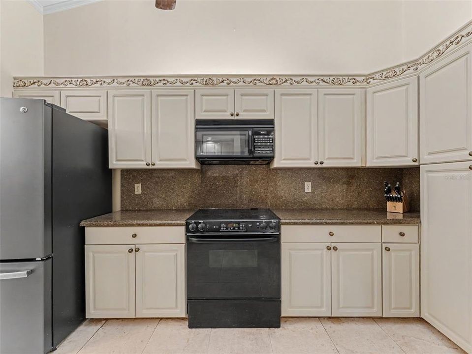 For Sale: $625,000 (4 beds, 2 baths, 2860 Square Feet)