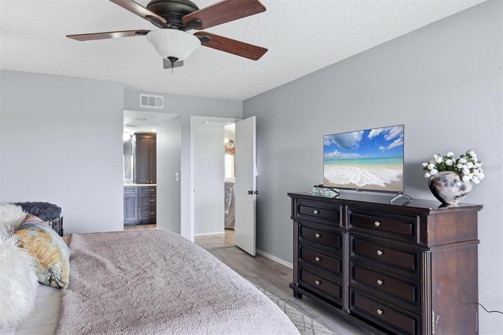 For Sale: $539,900 (3 beds, 2 baths, 1866 Square Feet)