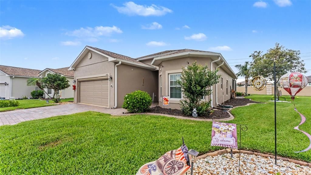 For Sale: $300,000 (2 beds, 2 baths, 1729 Square Feet)