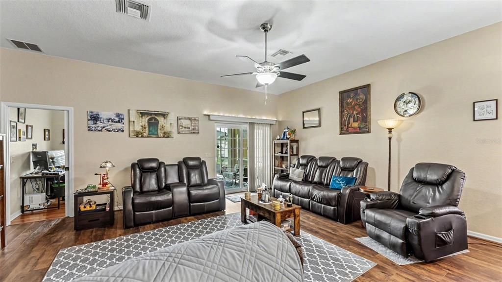 For Sale: $300,000 (2 beds, 2 baths, 1729 Square Feet)