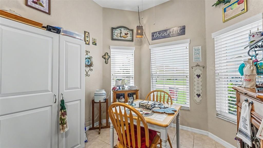 For Sale: $300,000 (2 beds, 2 baths, 1729 Square Feet)