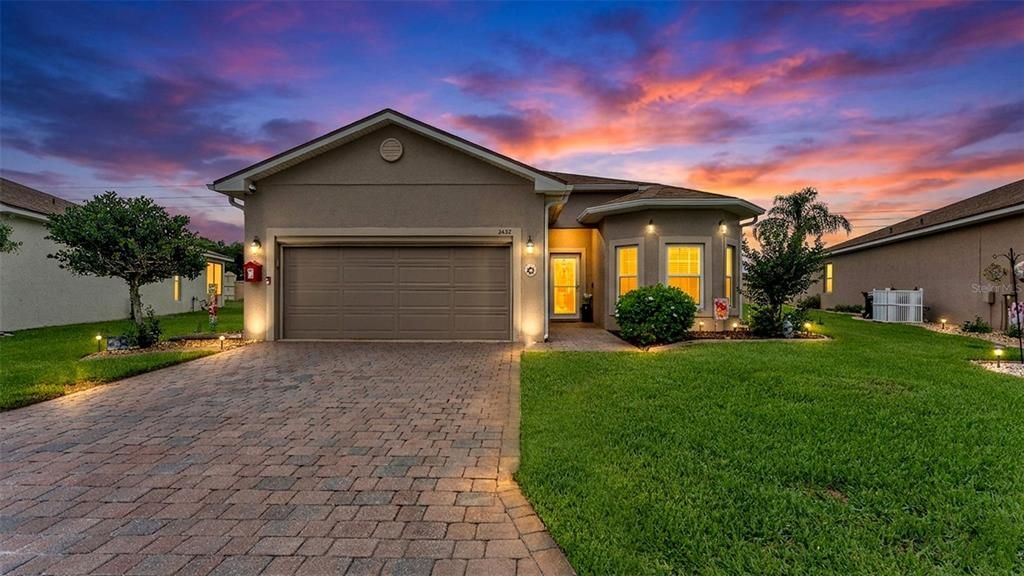 For Sale: $300,000 (2 beds, 2 baths, 1729 Square Feet)