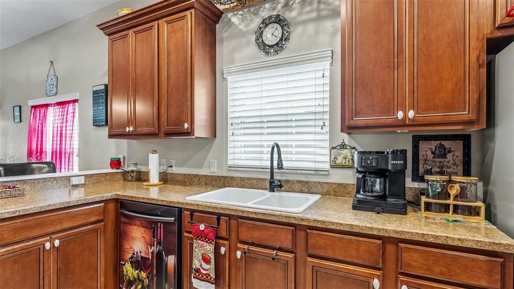 For Sale: $300,000 (2 beds, 2 baths, 1729 Square Feet)