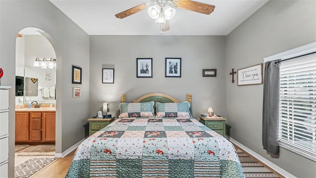 For Sale: $300,000 (2 beds, 2 baths, 1729 Square Feet)
