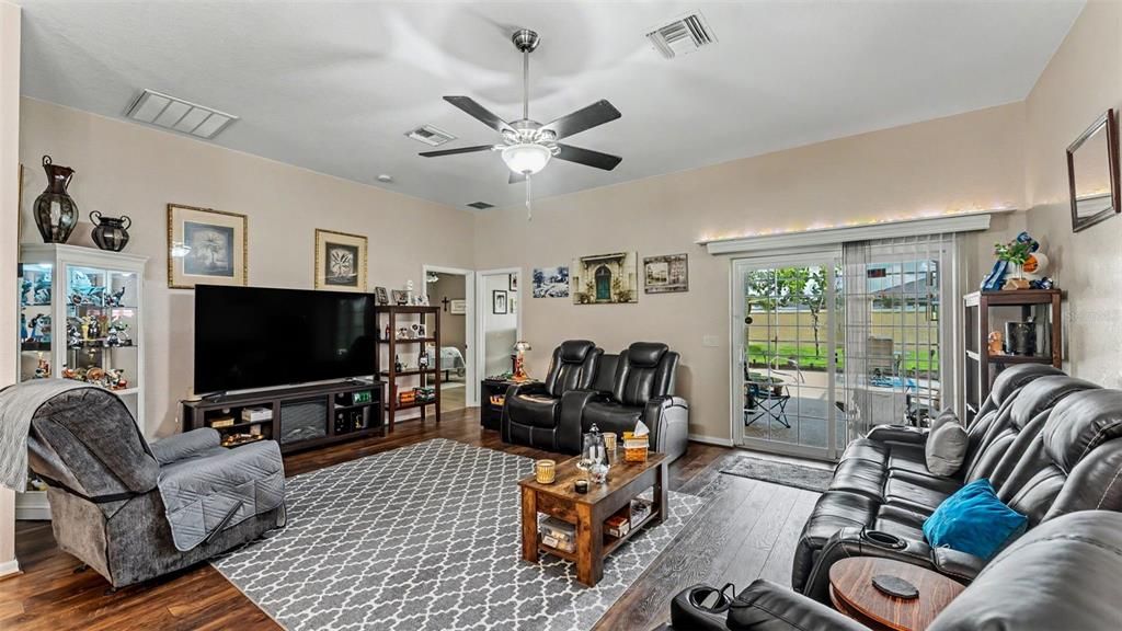 For Sale: $300,000 (2 beds, 2 baths, 1729 Square Feet)