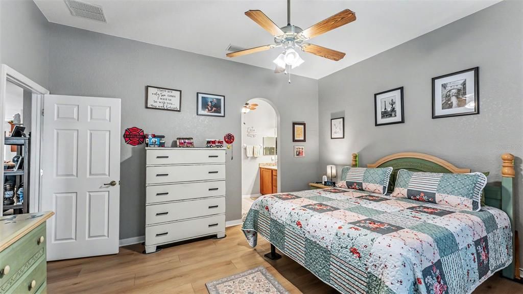 For Sale: $300,000 (2 beds, 2 baths, 1729 Square Feet)