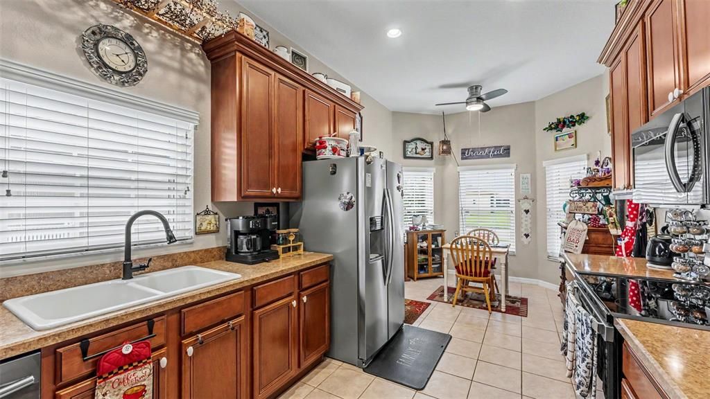 For Sale: $300,000 (2 beds, 2 baths, 1729 Square Feet)
