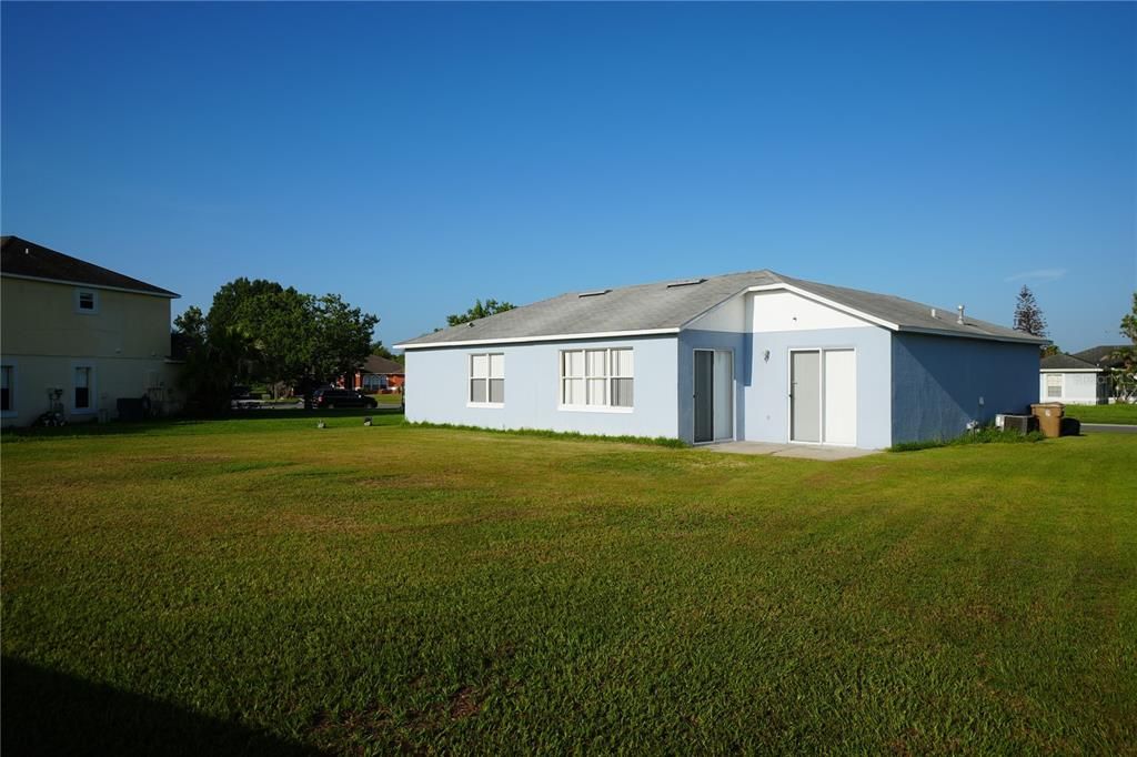For Rent: $1,999 (3 beds, 2 baths, 1554 Square Feet)