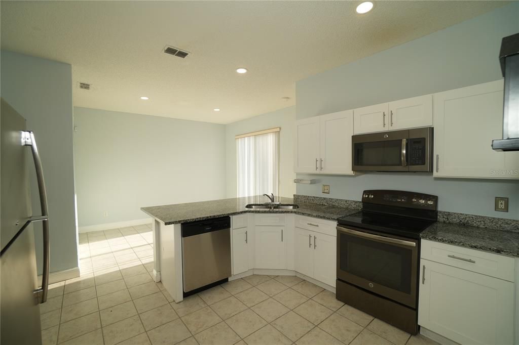 For Rent: $1,999 (3 beds, 2 baths, 1554 Square Feet)