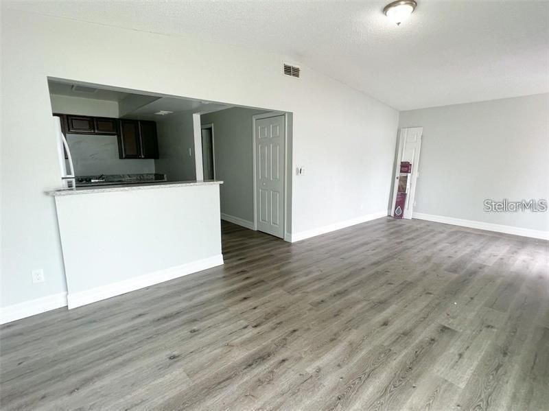 For Rent: $1,397 (2 beds, 1 baths, 914 Square Feet)