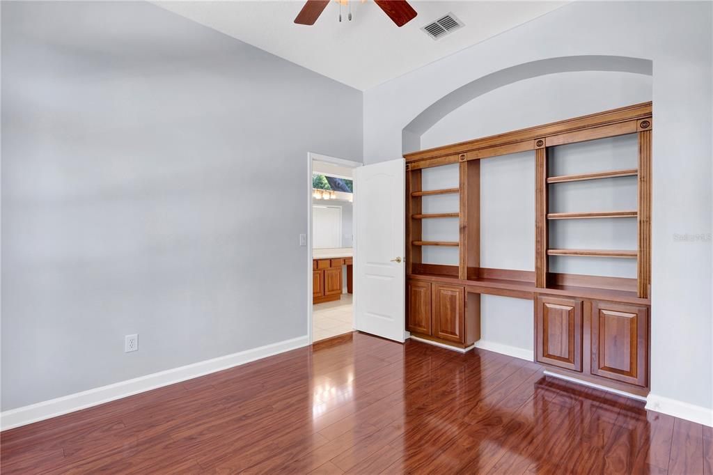 For Sale: $725,000 (4 beds, 4 baths, 3490 Square Feet)