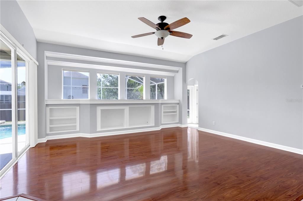 For Sale: $725,000 (4 beds, 4 baths, 3490 Square Feet)