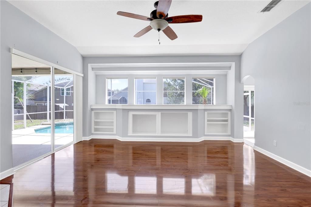 For Sale: $725,000 (4 beds, 4 baths, 3490 Square Feet)