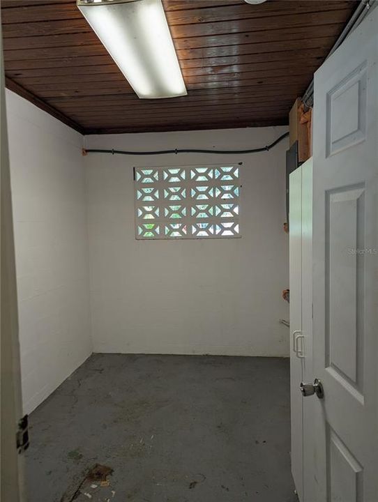 For Sale: $329,000 (4 beds, 2 baths, 1885 Square Feet)