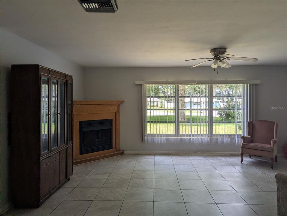 For Sale: $329,000 (4 beds, 2 baths, 1885 Square Feet)