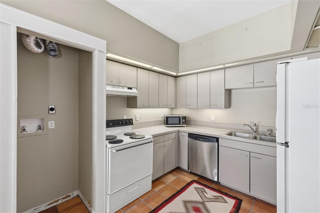 For Sale: $1,595,000 (3 beds, 3 baths, 2212 Square Feet)