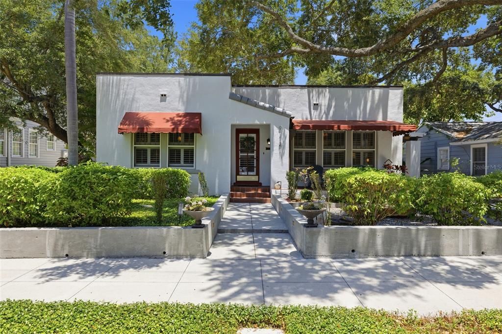 For Sale: $1,595,000 (3 beds, 3 baths, 2212 Square Feet)