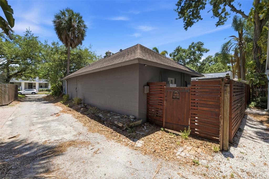 For Sale: $1,595,000 (3 beds, 3 baths, 2212 Square Feet)
