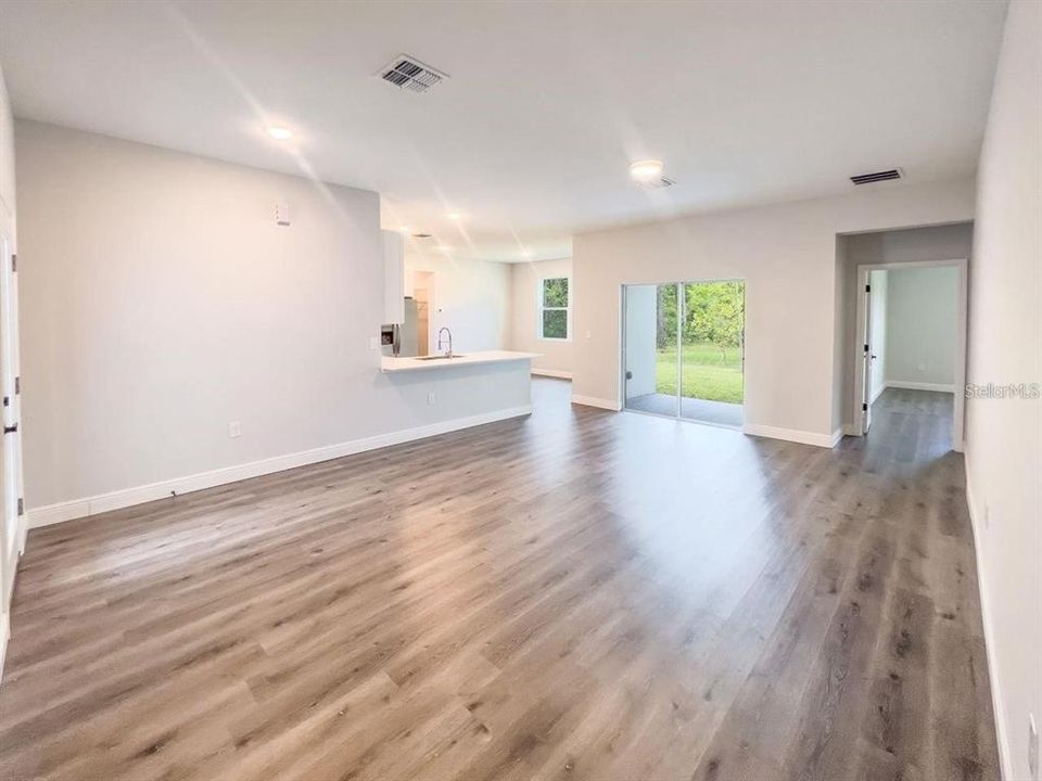 For Rent: $2,497 (4 beds, 2 baths, 1694 Square Feet)