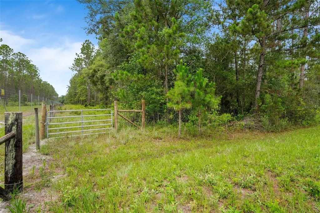 For Sale: $1,000,000 (26.48 acres)