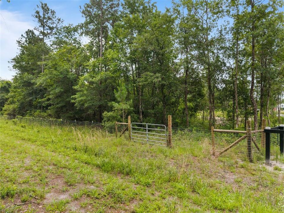 For Sale: $1,000,000 (26.48 acres)