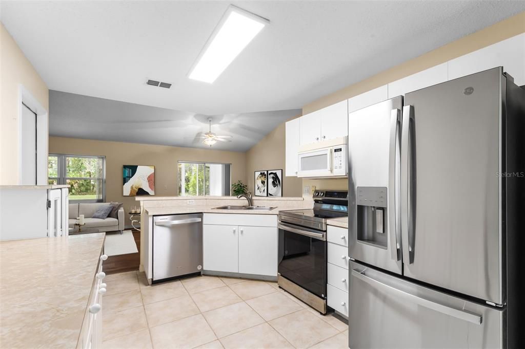 For Sale: $239,800 (2 beds, 2 baths, 1155 Square Feet)